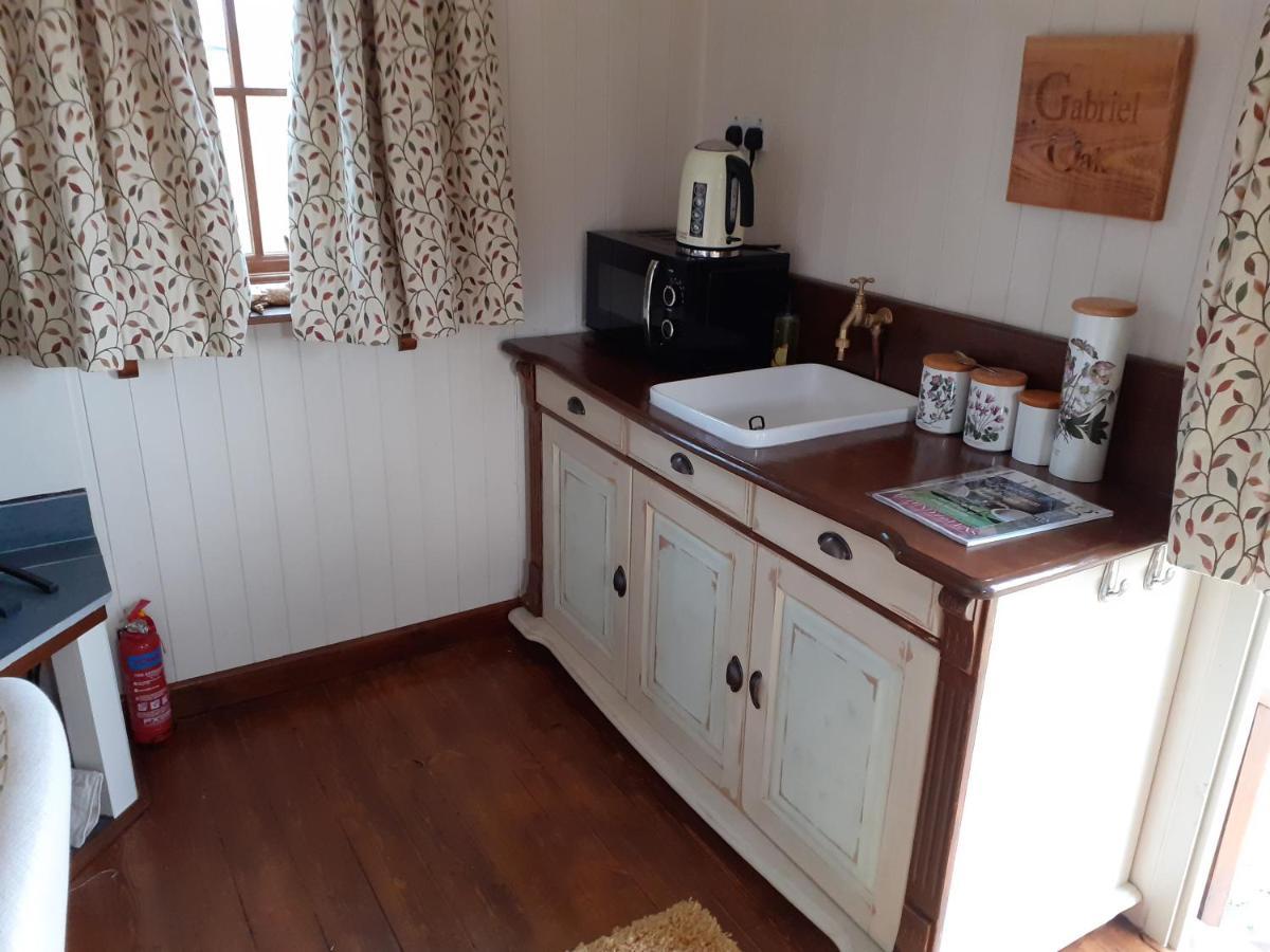 Glamping In Wiltshire In Our Luxury Shepherds Hut 치펜햄 외부 사진