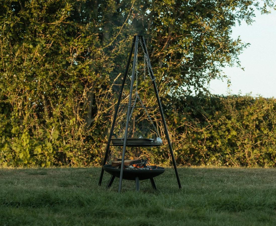 Glamping In Wiltshire In Our Luxury Shepherds Hut 치펜햄 외부 사진