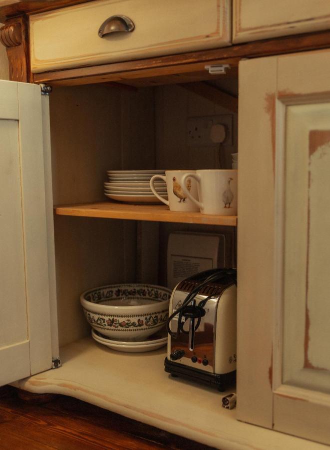 Glamping In Wiltshire In Our Luxury Shepherds Hut 치펜햄 외부 사진