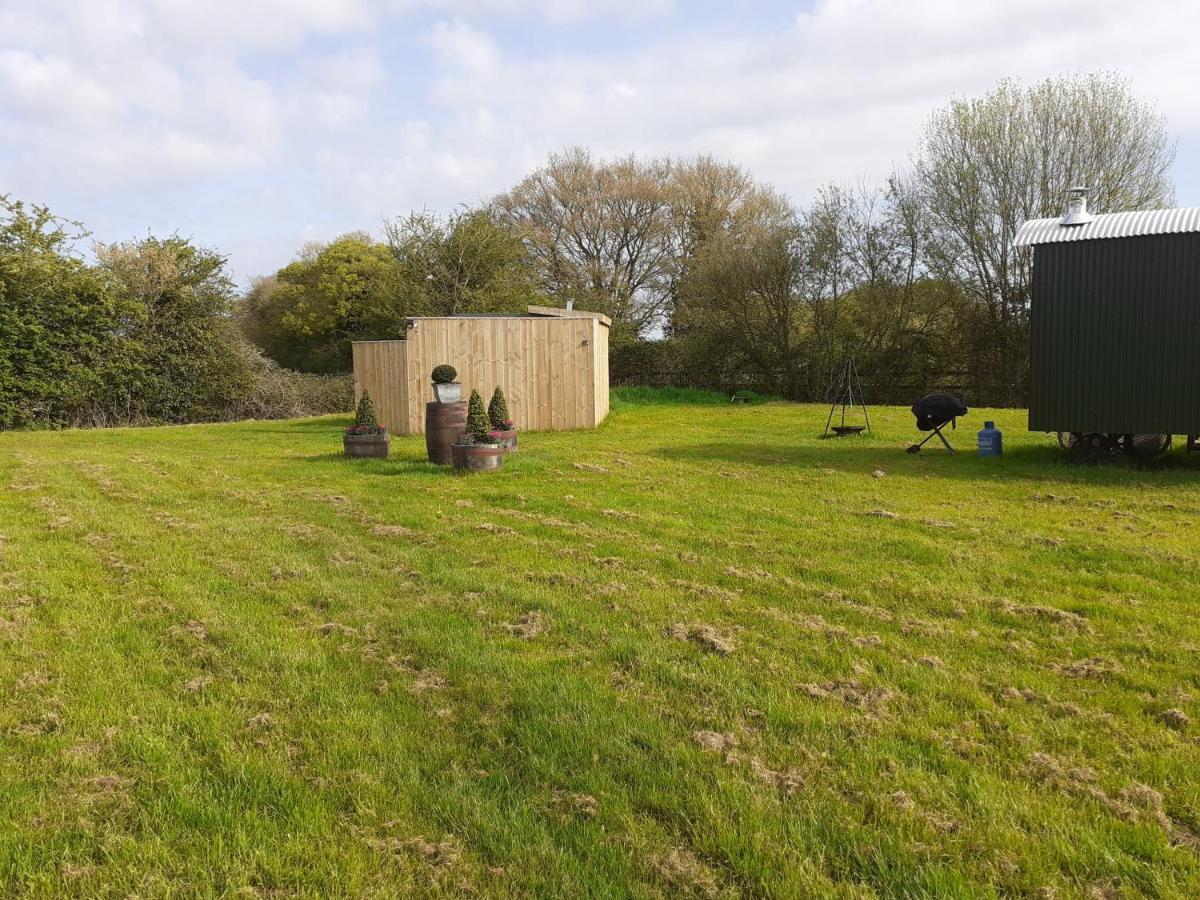 Glamping In Wiltshire In Our Luxury Shepherds Hut 치펜햄 외부 사진