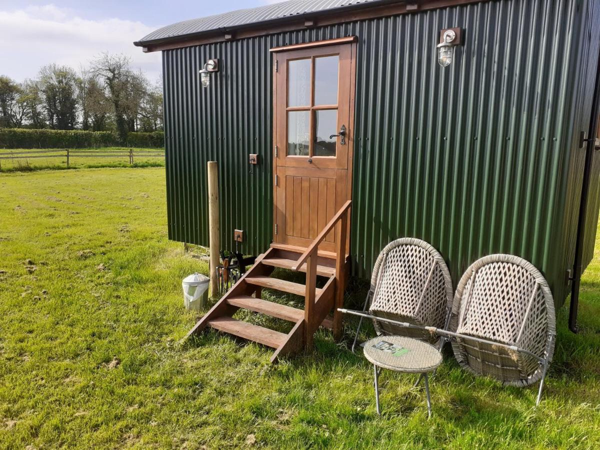 Glamping In Wiltshire In Our Luxury Shepherds Hut 치펜햄 외부 사진